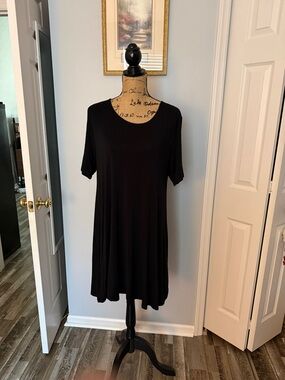 New York & Company Black Short-Sleeve Swing Tunic